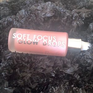 Illuminating ultimate glow primer